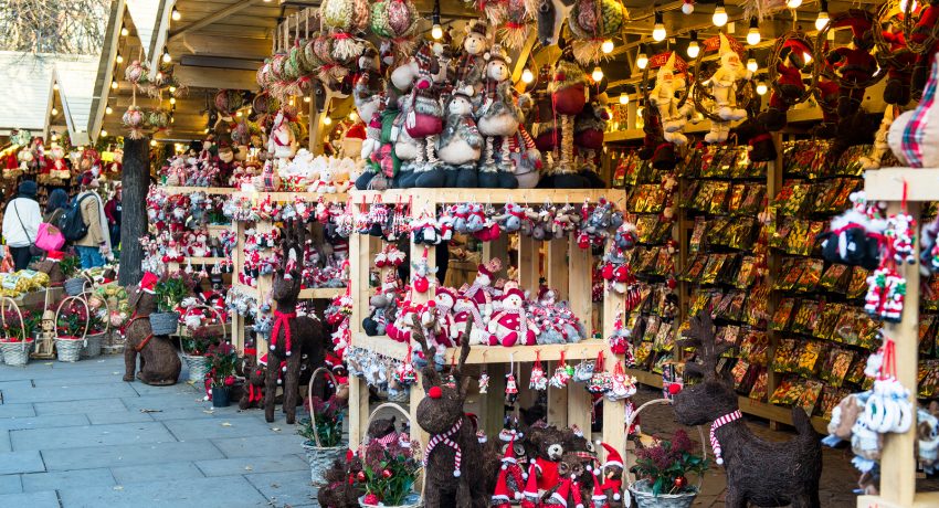 MANCHESTER ENGLAND - NOVEMBER 22 2016: Christmas Market near Town Hall on Albert Square in Manchester
